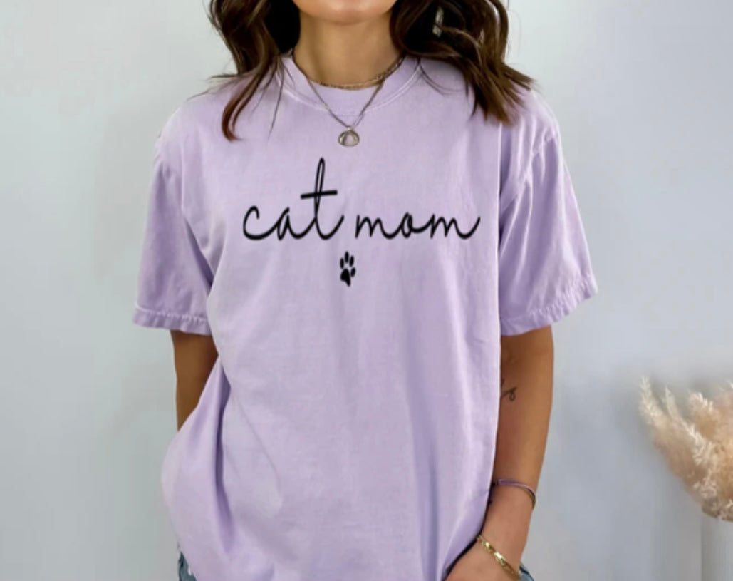 “Cat Mom” Graphic Tee